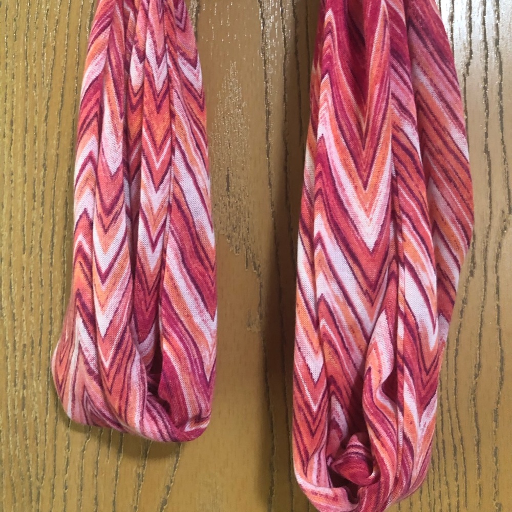 *Scarf* - Picture 1 of 4